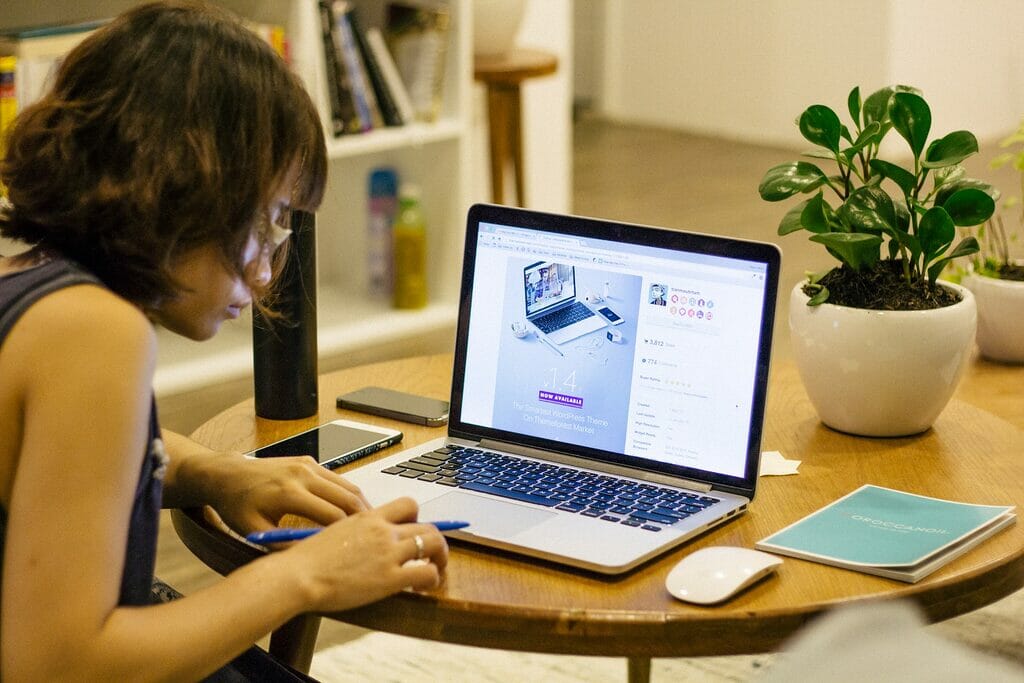 iwork.ph - Discover the best online jobs for Filipinos in 2023. Work from home, boost your income, and find lucrative opportunities in the Philippines. - 15 Popular Online Jobs in the Philippines for Filipinos in 2023